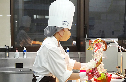 【銅賞】洋菓子製造職種 小川 あゆみ 選手