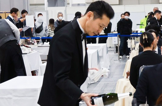 【敢闘賞】レストランサービス職種 竹内 洋樹 選手