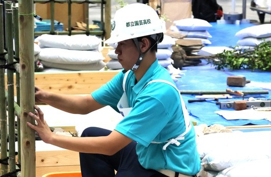 【銀賞】造園職種 妻屋 安連 選手