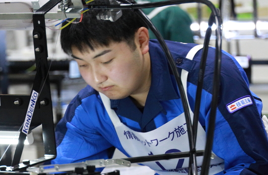 【敢闘賞】情報ネットワーク施工 三須　千聖 選手